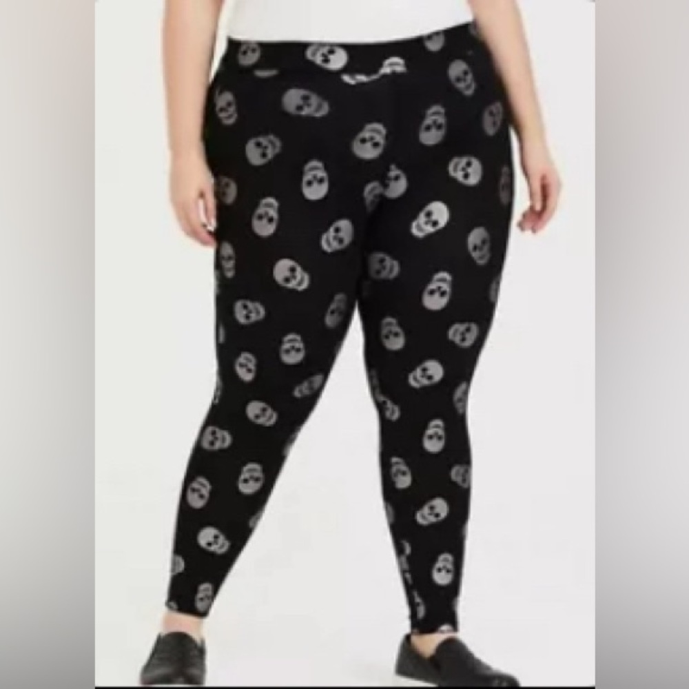 Torrid Premium Full Length Legging, Black with Silver “Foil”Skulls 💀, 1X